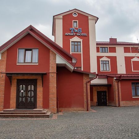 T&S Apart-Hotel Chernivtsi Exterior photo