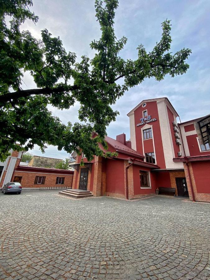 T&S Apart-Hotel Chernivtsi Exterior photo