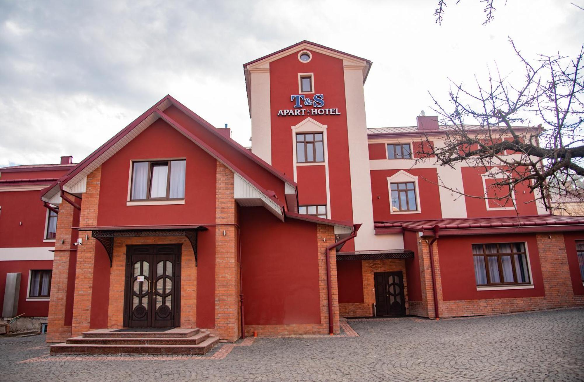 T&S Apart-Hotel Chernivtsi Exterior photo